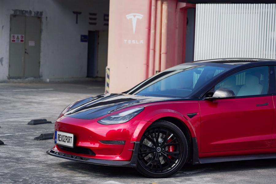 Детали экстерьера Tesla Model 3R EVO by RevoZport 2020 года  (фото 2 из 16)